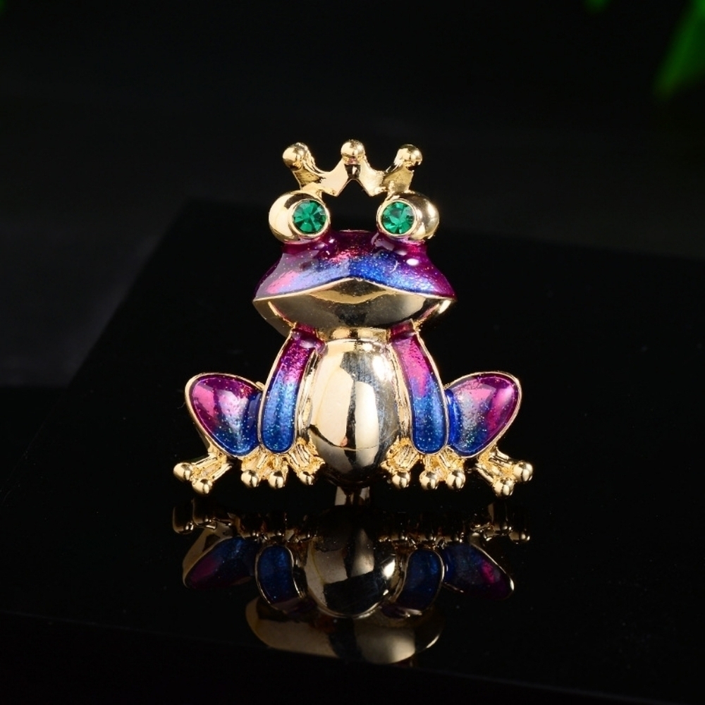 VQ Frog Brooch - Picture 4 of 6